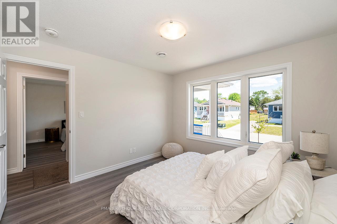 21 BLUFFS VIEW BOULEVARD - 27