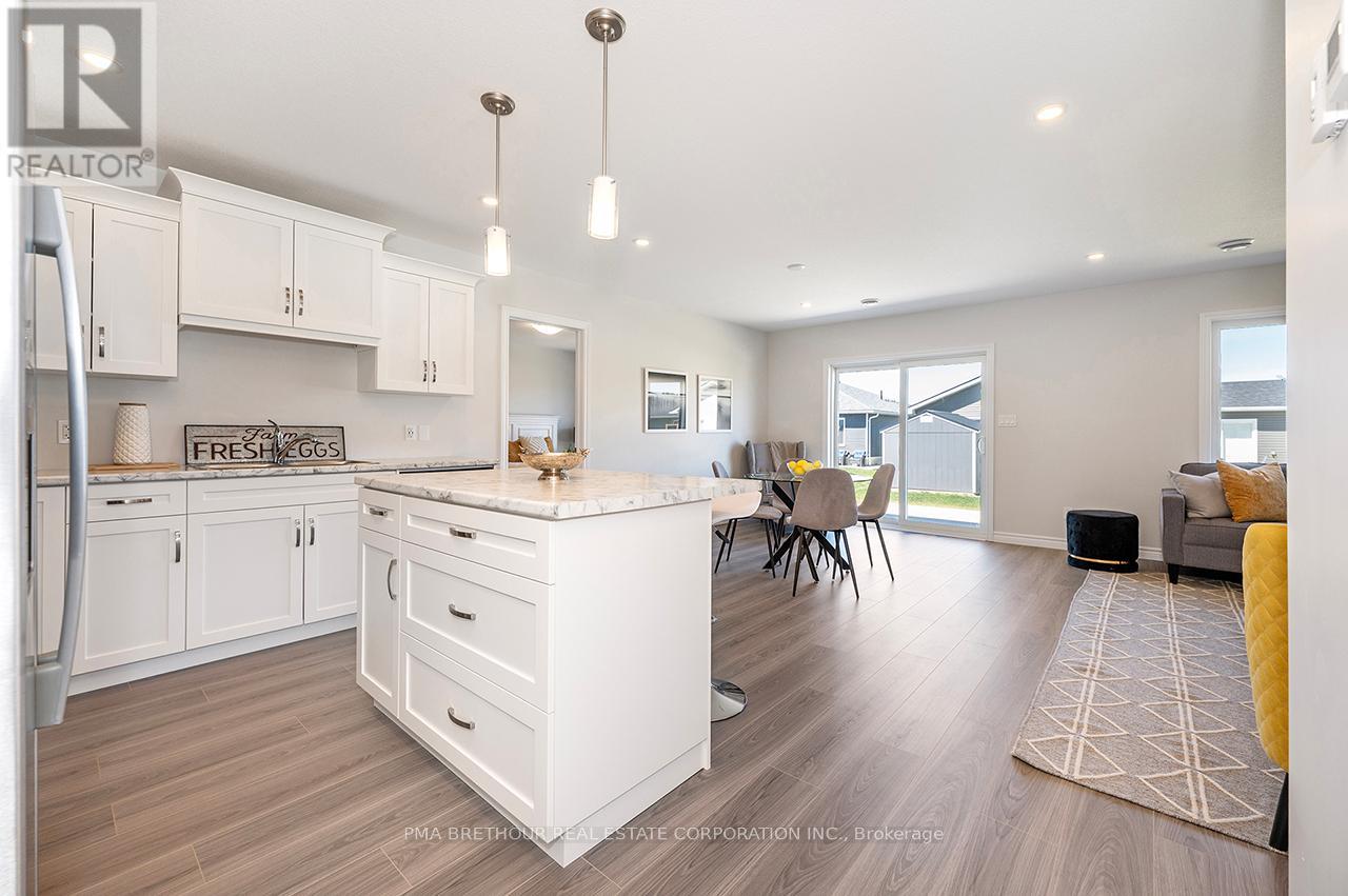 242 LAKE BREEZE DRIVE - 11