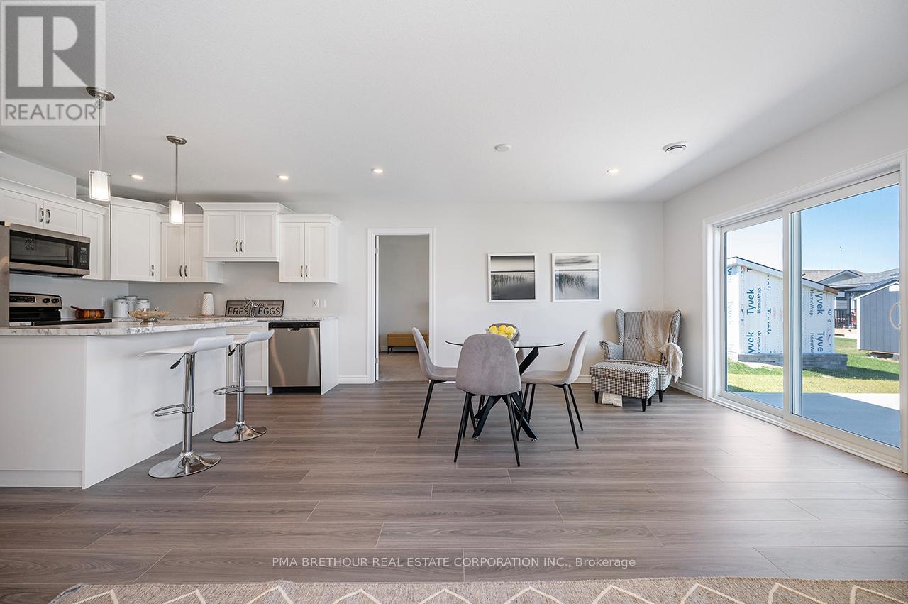 242 LAKE BREEZE DRIVE - 17