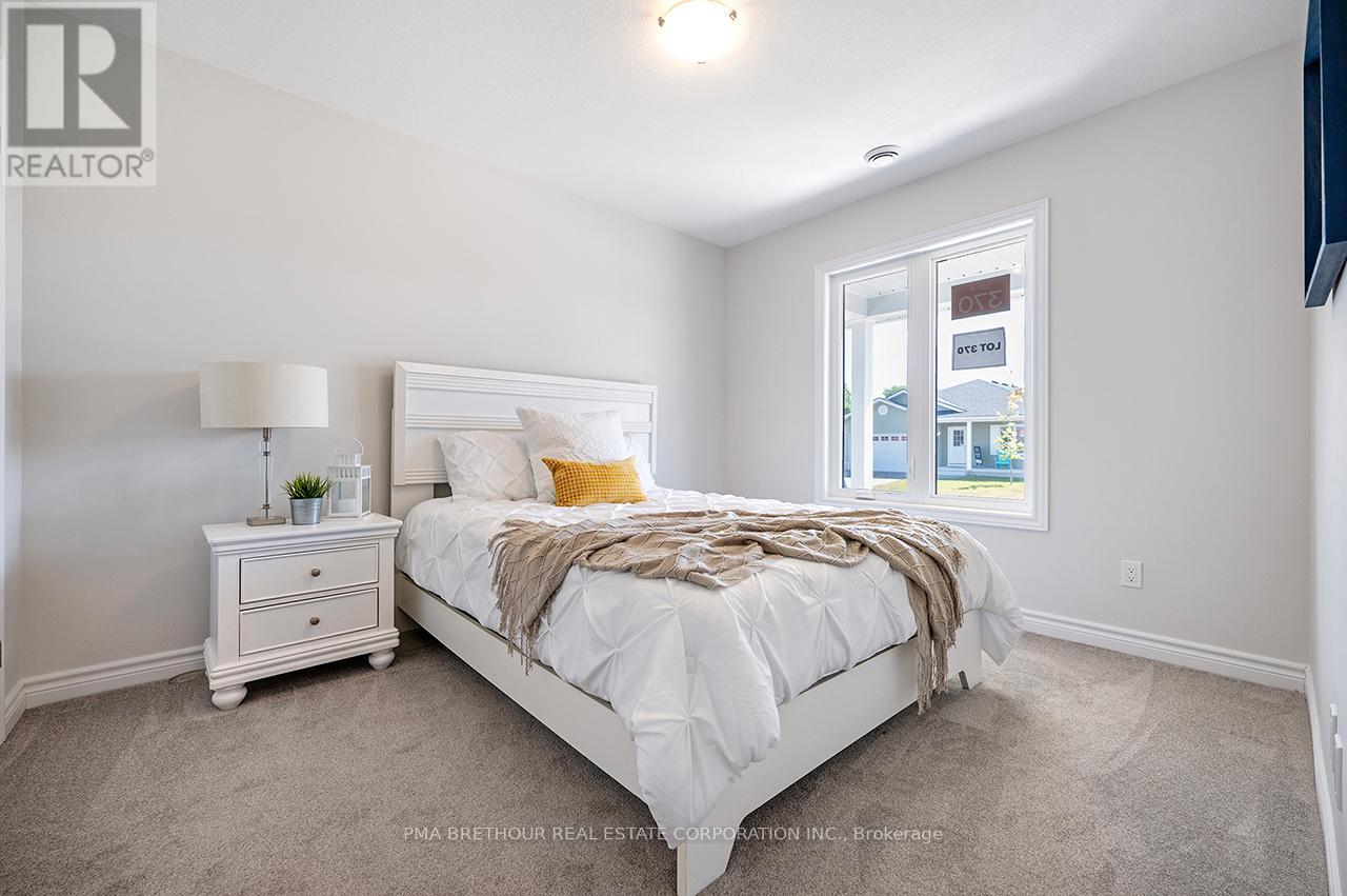 242 LAKE BREEZE DRIVE - 26