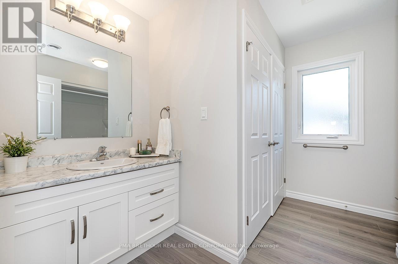 242 LAKE BREEZE DRIVE - 27