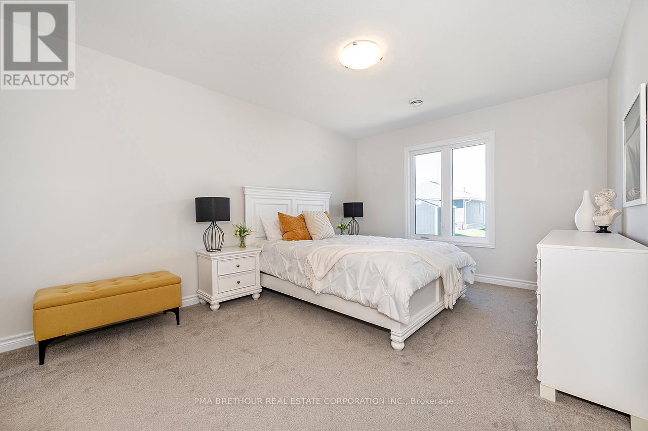 242 LAKE BREEZE DRIVE - 32
