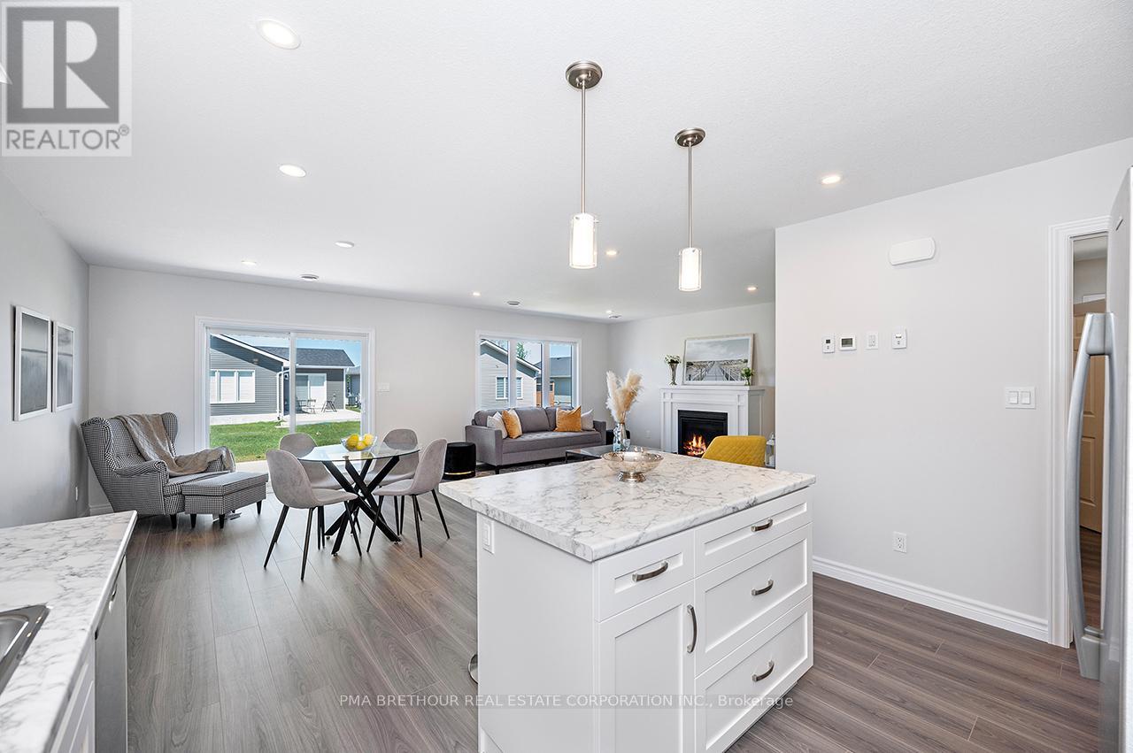 242 LAKE BREEZE DRIVE - 9