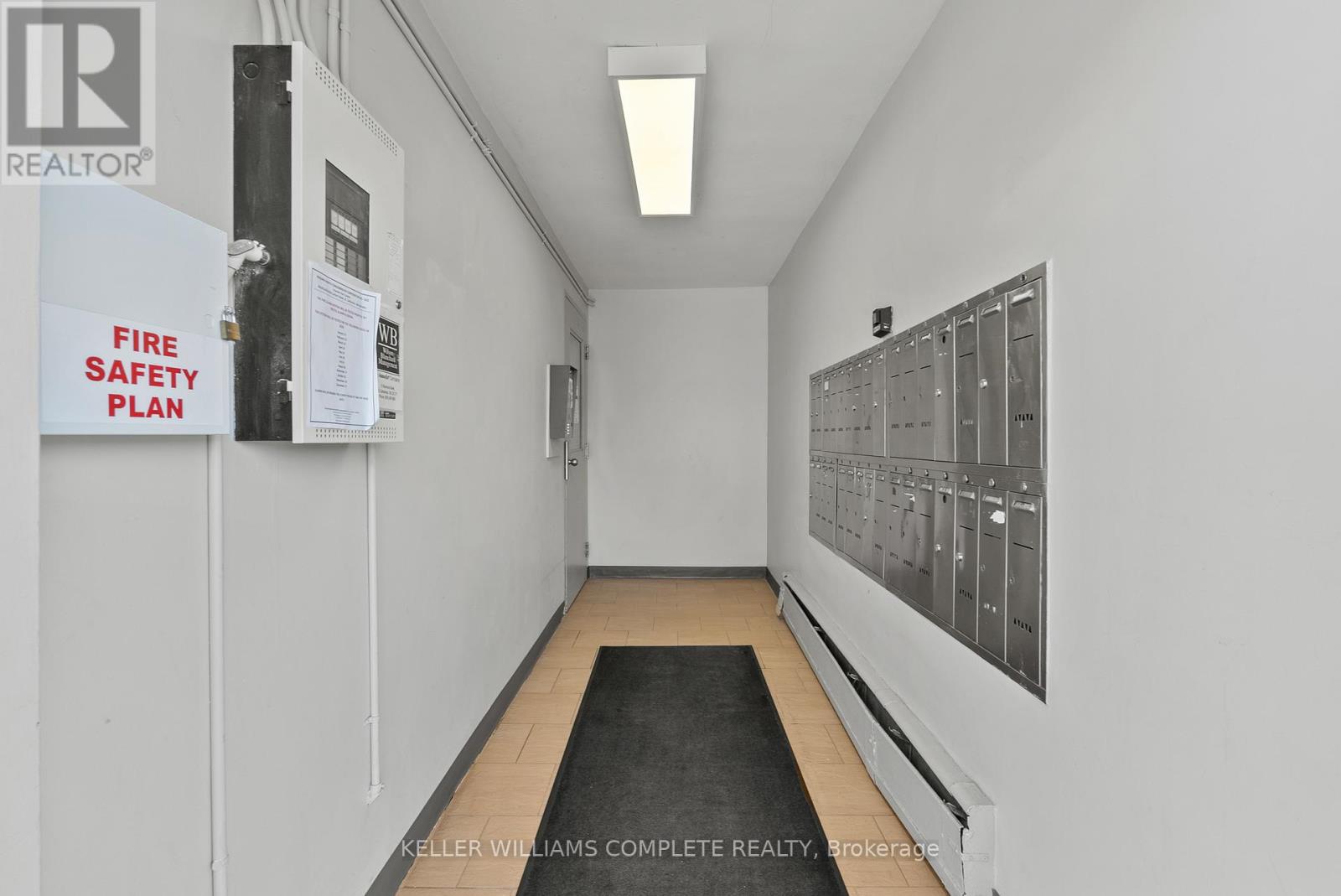 #37 456 CARLTON STREET - 4
