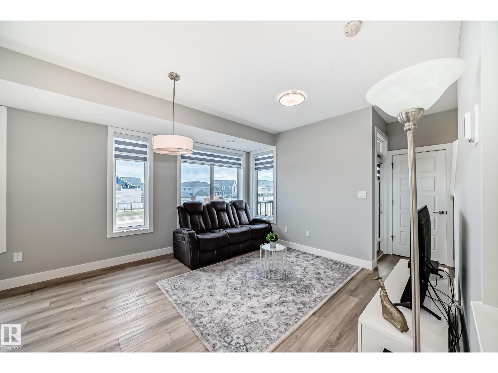 #50 6905 25 AV SW - 9
