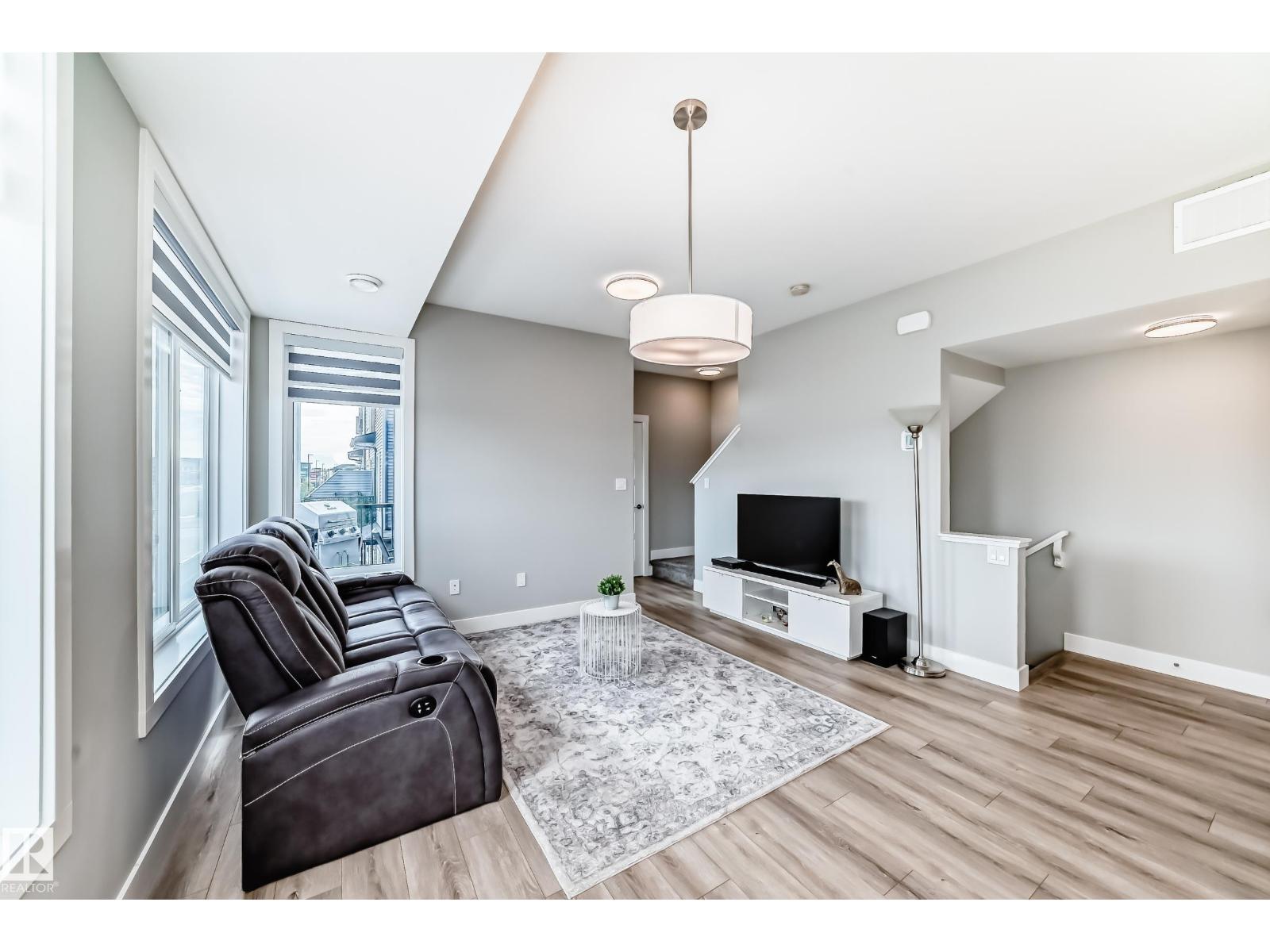 #50 6905 25 AV SW - 8