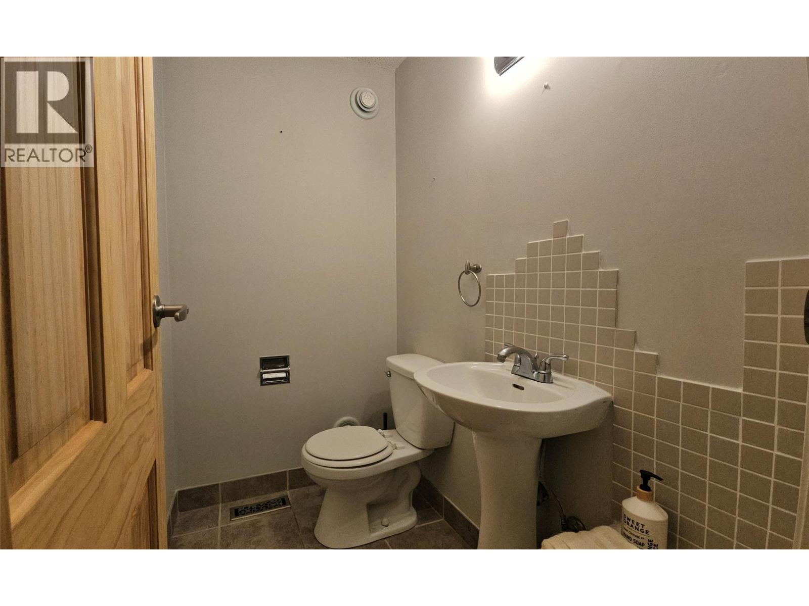 B 545 Lawrence Avenue, Kelowna