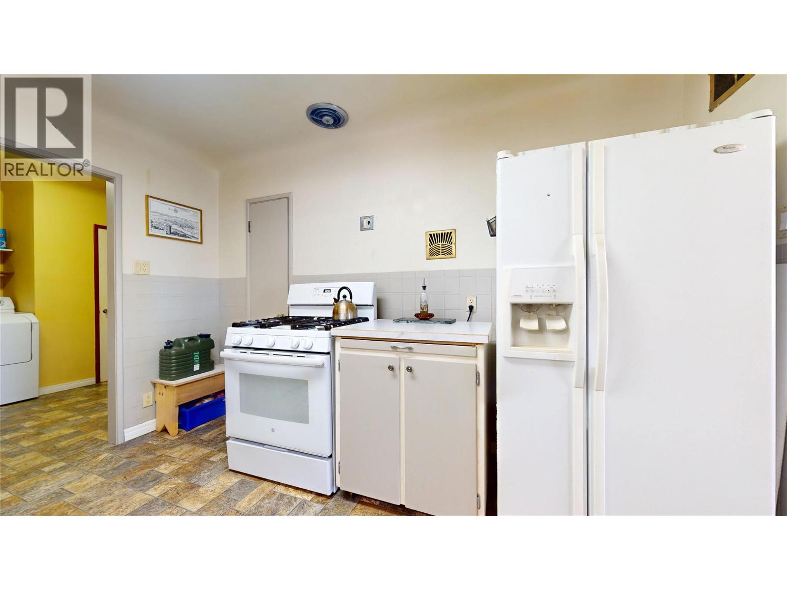 325 14 Avenue S - 12