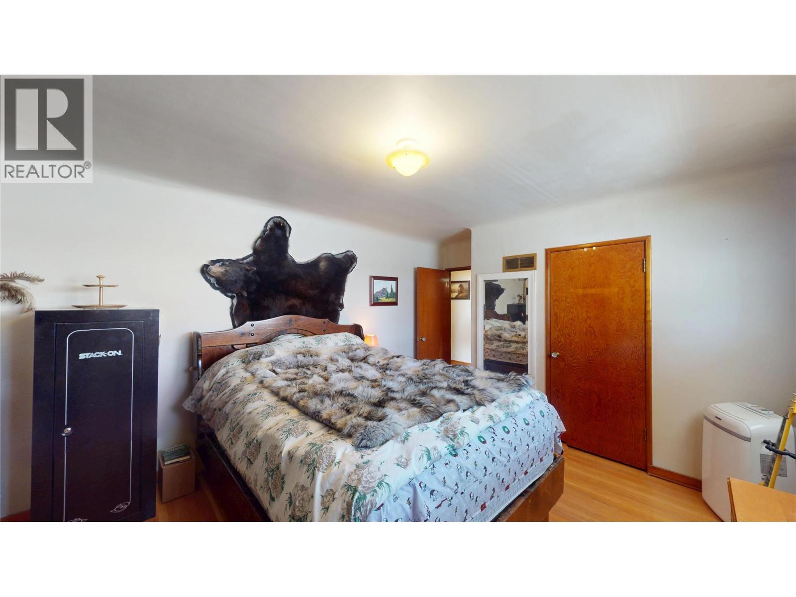 325 14 Avenue S - 14
