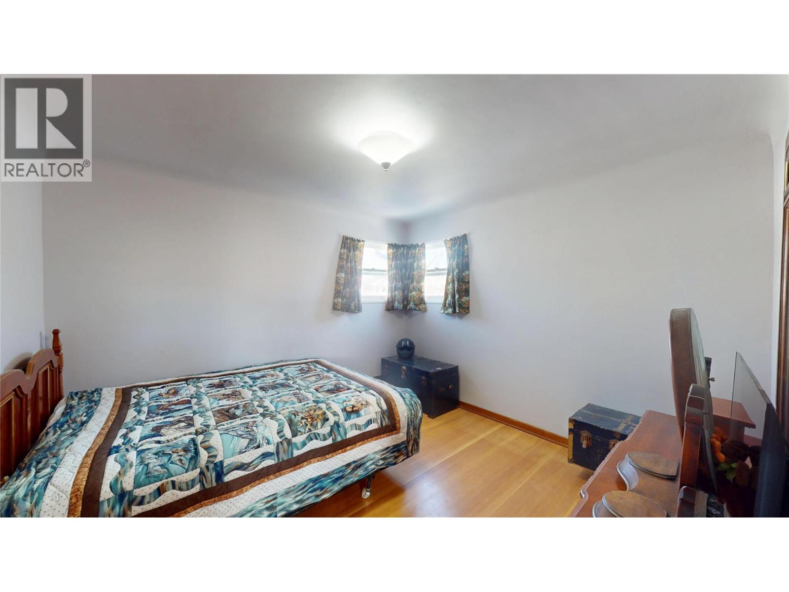325 14 Avenue S - Image 17