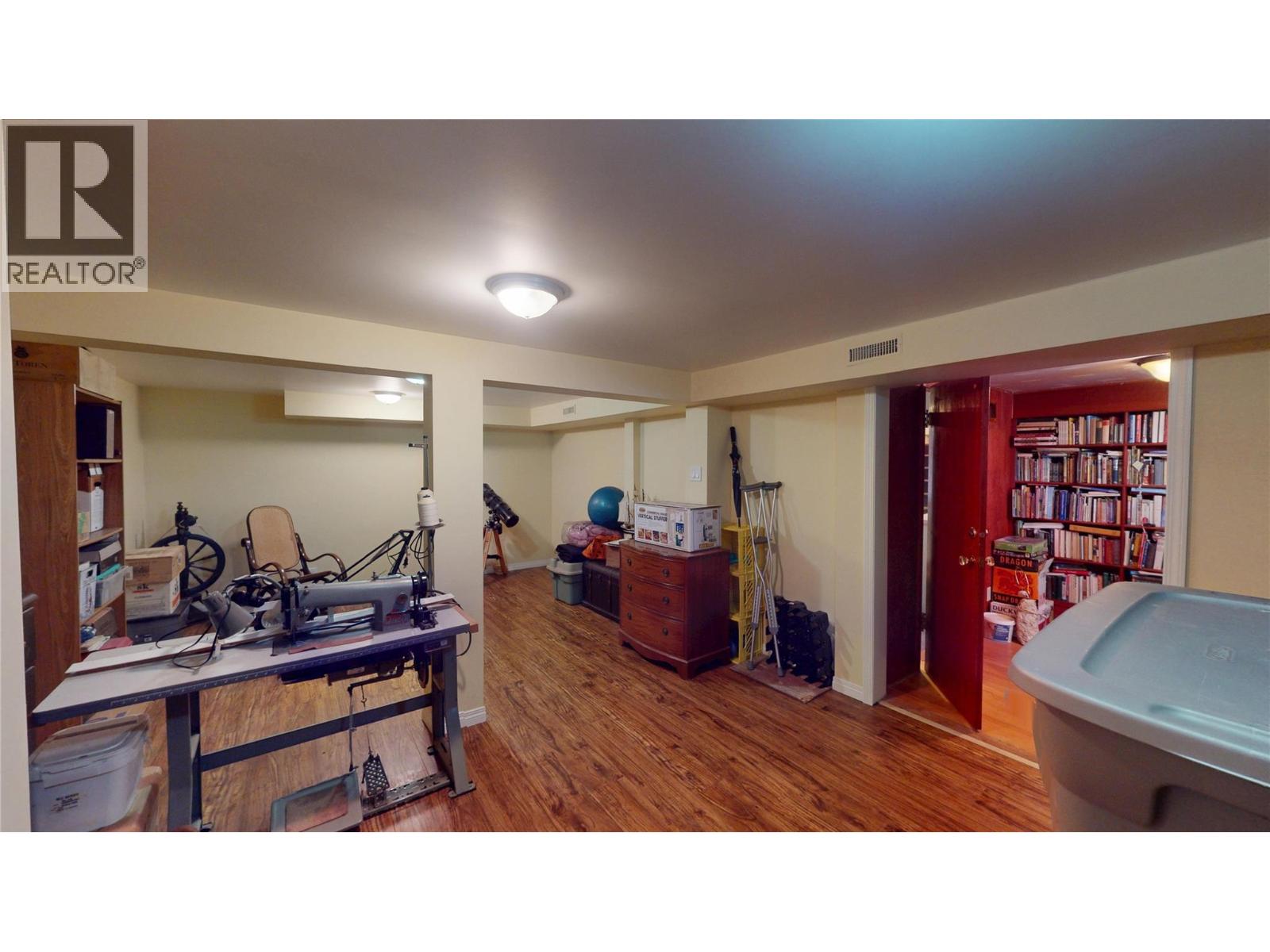325 14 Avenue S - 37