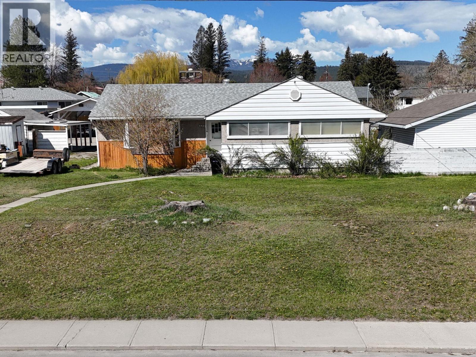 325 14 Avenue S - 1