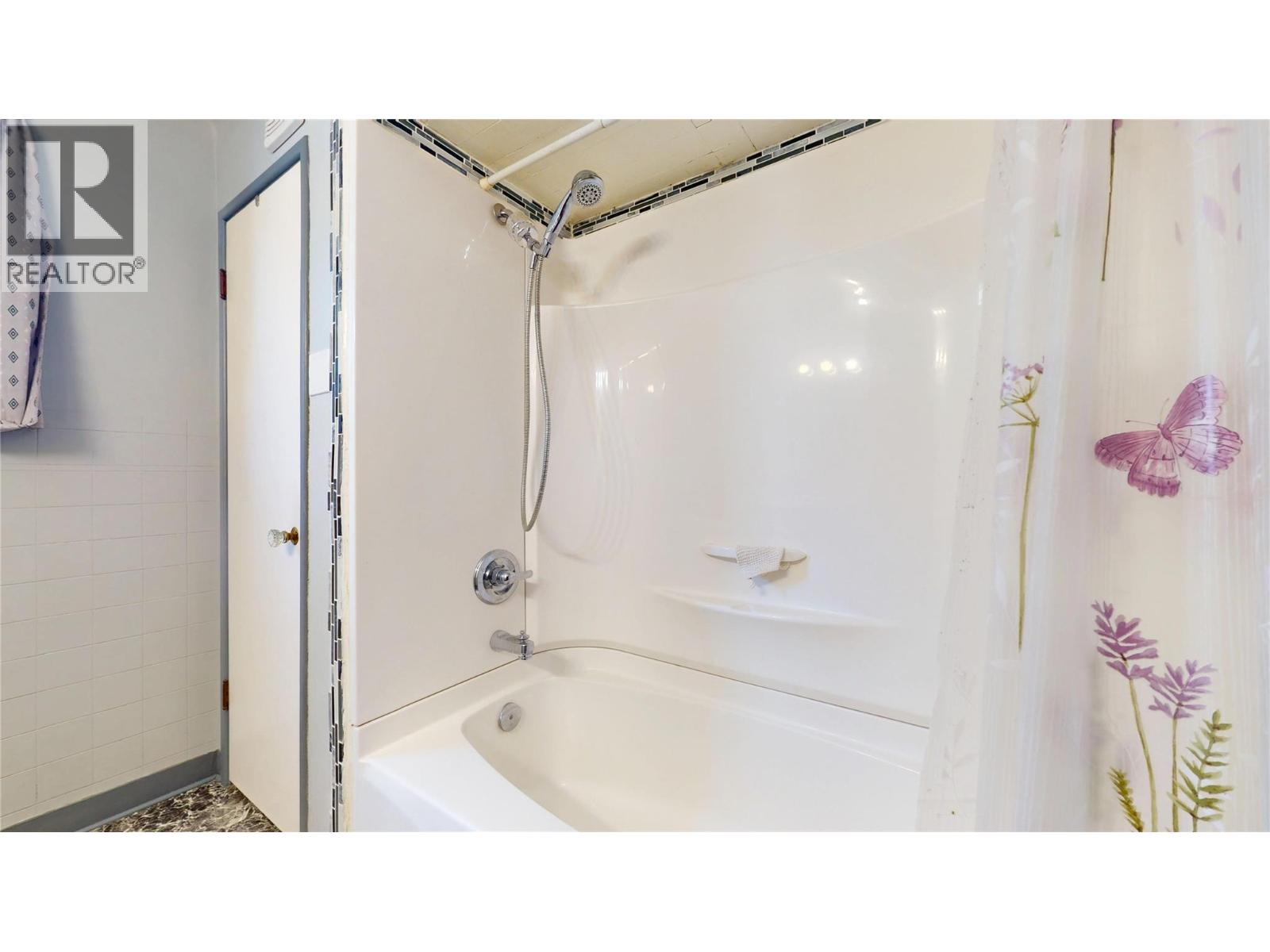 325 14 Avenue S - Image 16