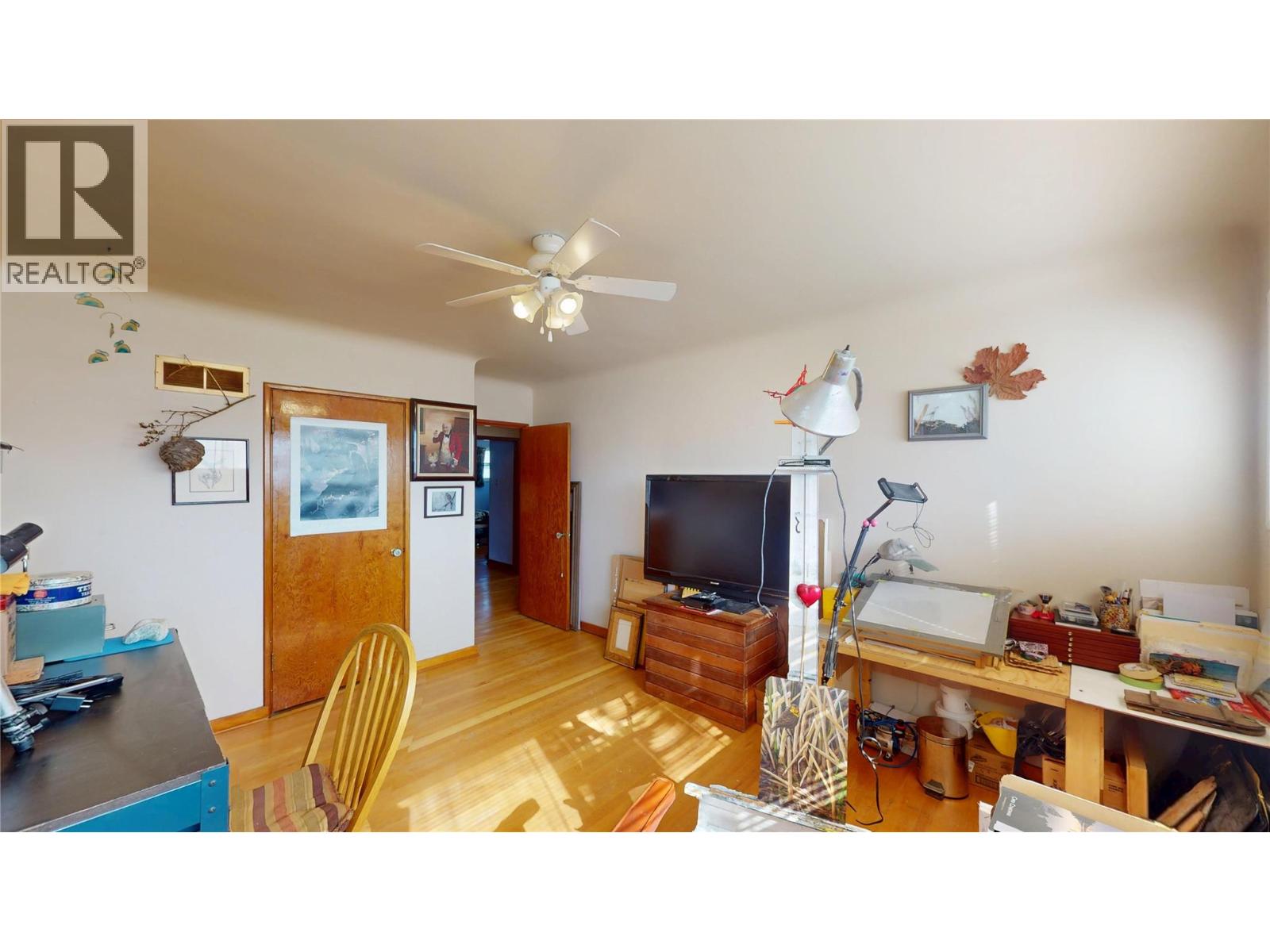 325 14 Avenue S - Image 20