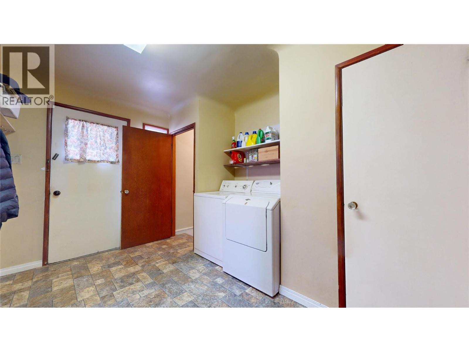 325 14 Avenue S - Image 21