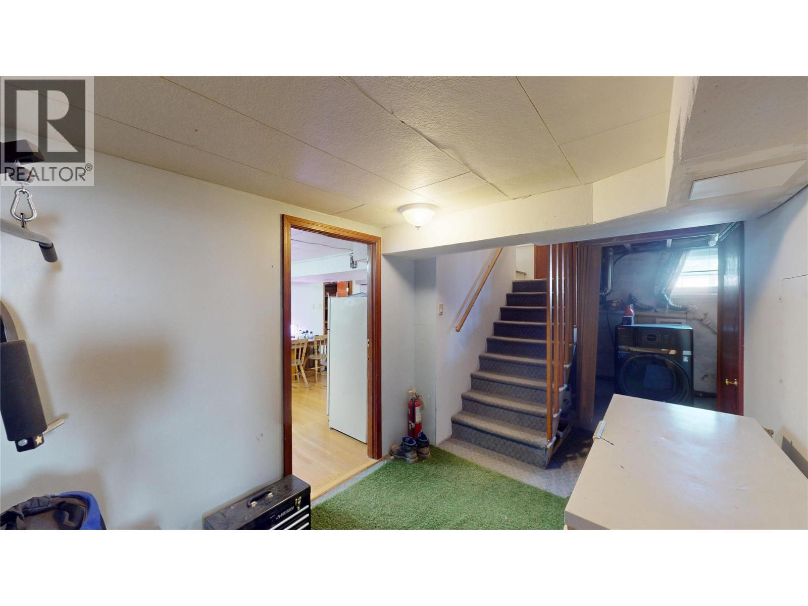 325 14 Avenue S - Image 22
