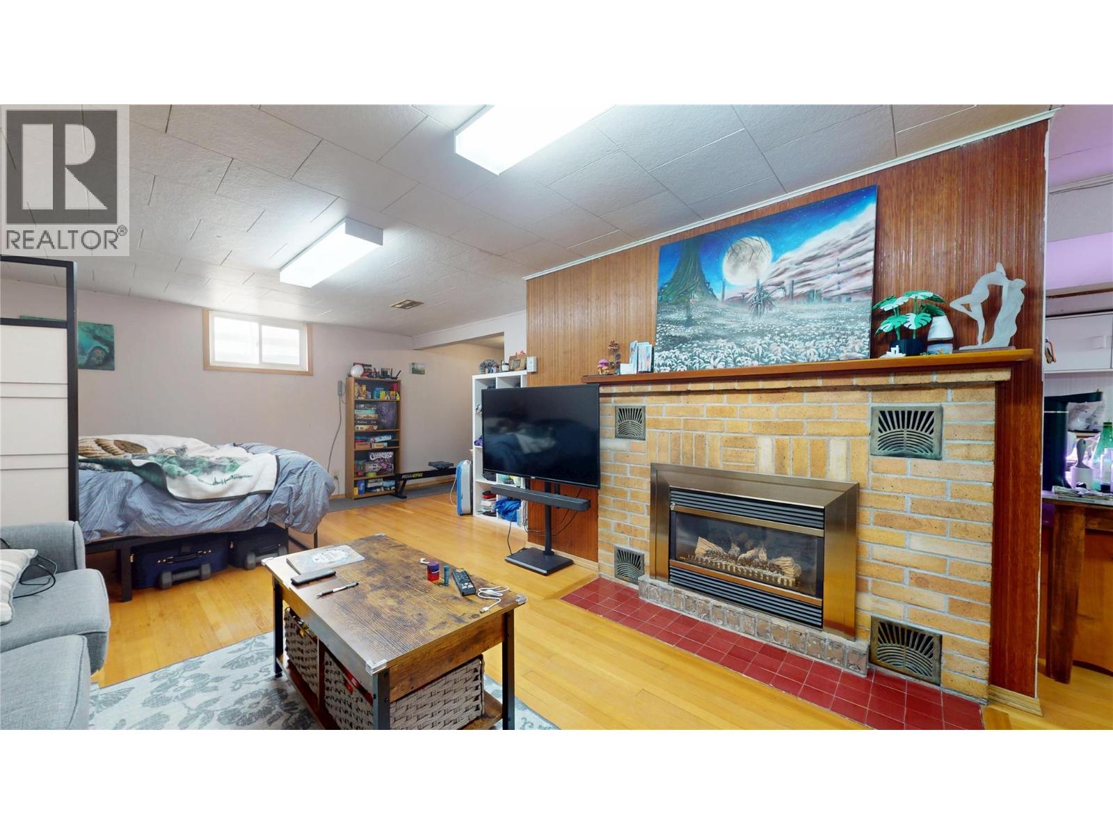 325 14 Avenue S - Image 24