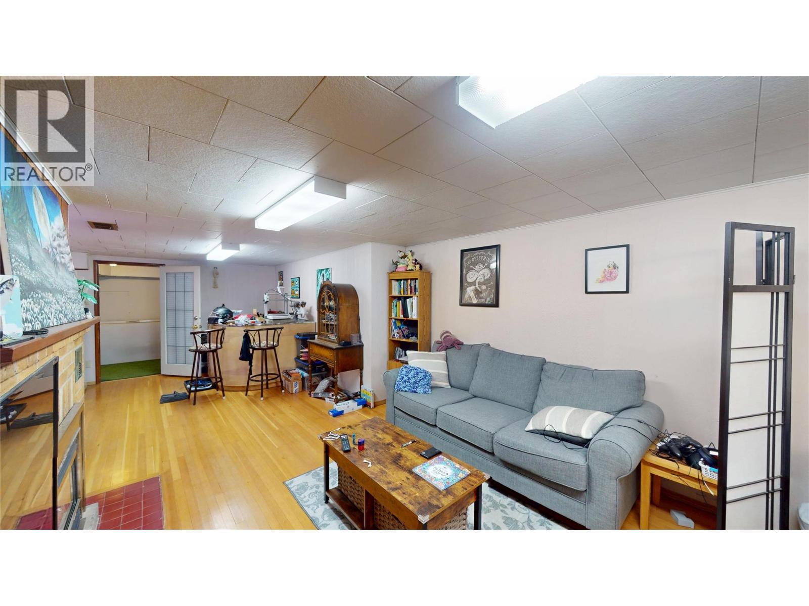 325 14 Avenue S - Image 25