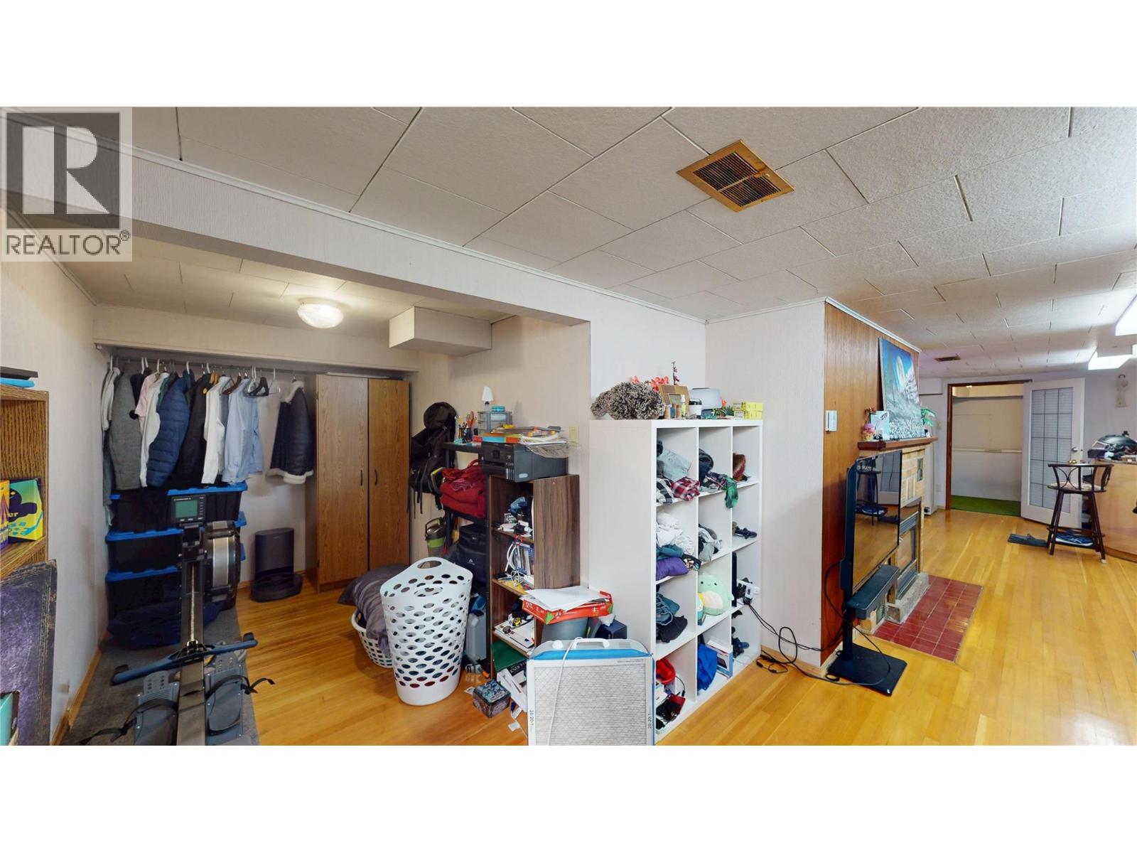 325 14 Avenue S - Image 27