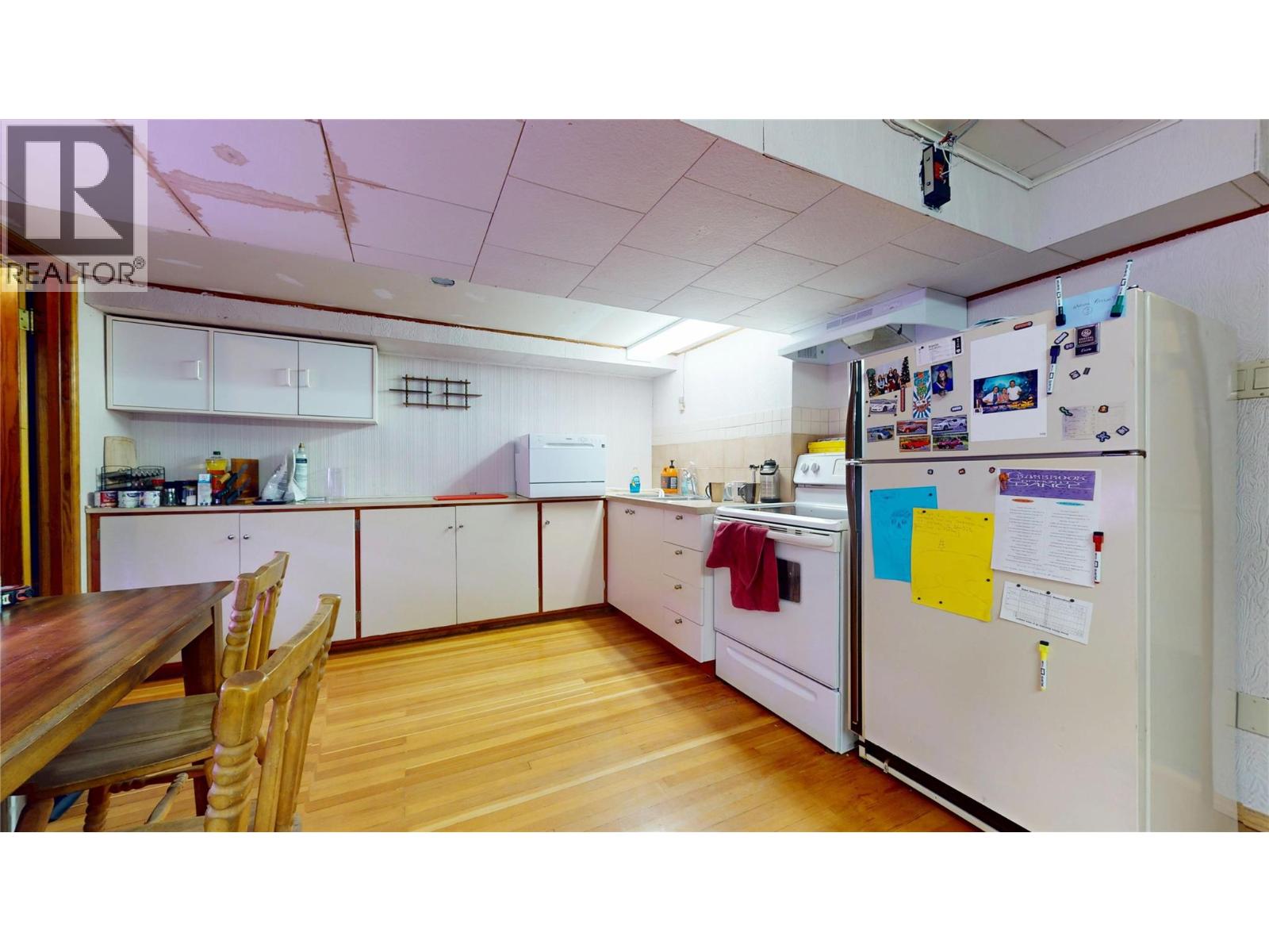 325 14 Avenue S - 28