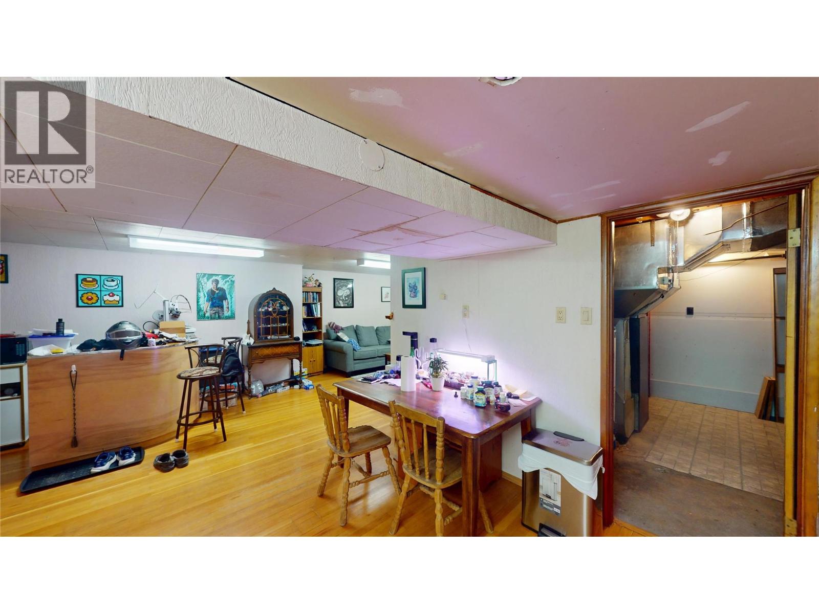 325 14 Avenue S - 30
