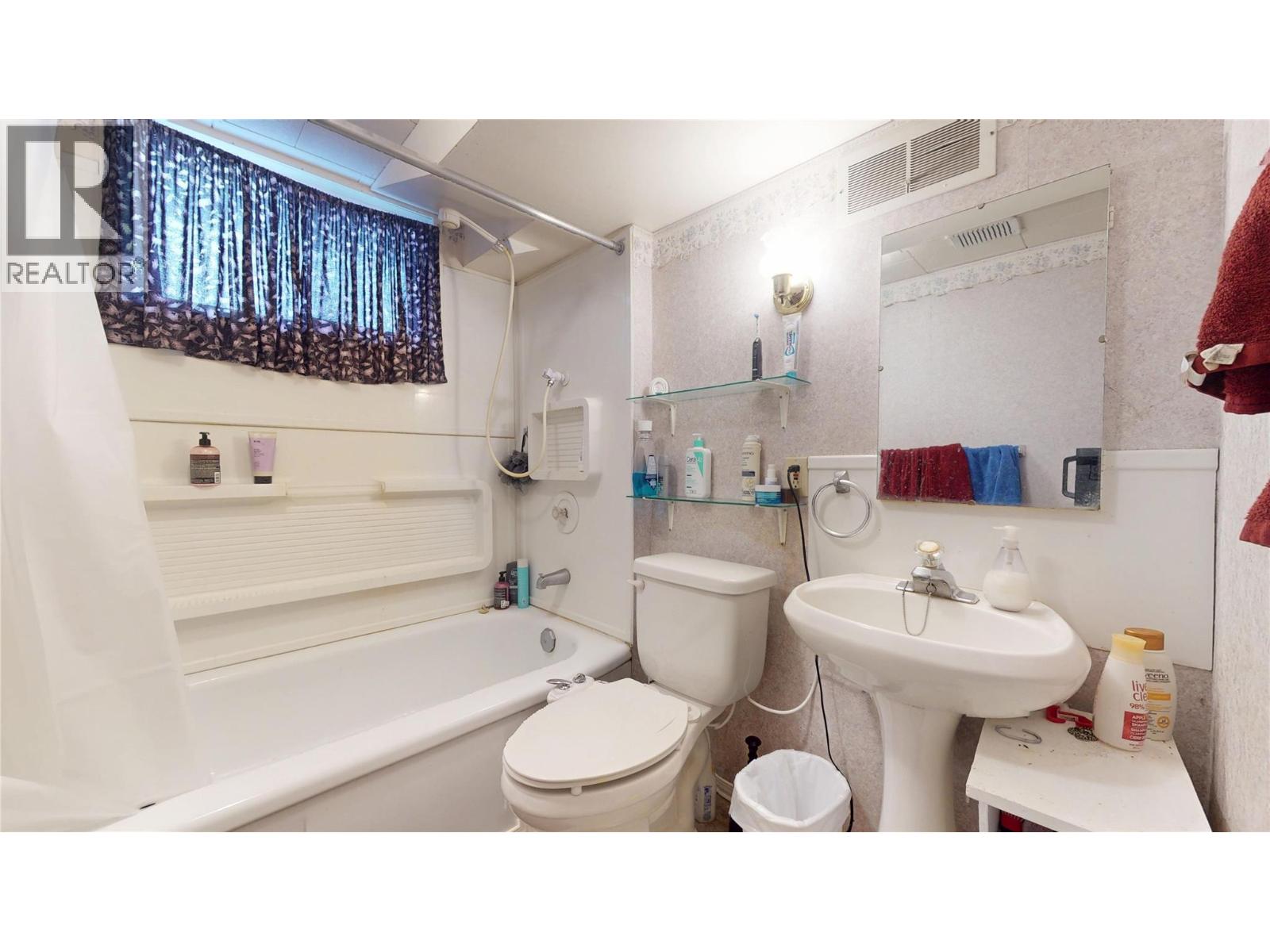 325 14 Avenue S - Image 32