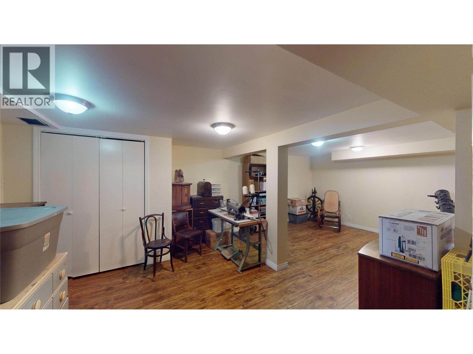 325 14 Avenue S - Image 36