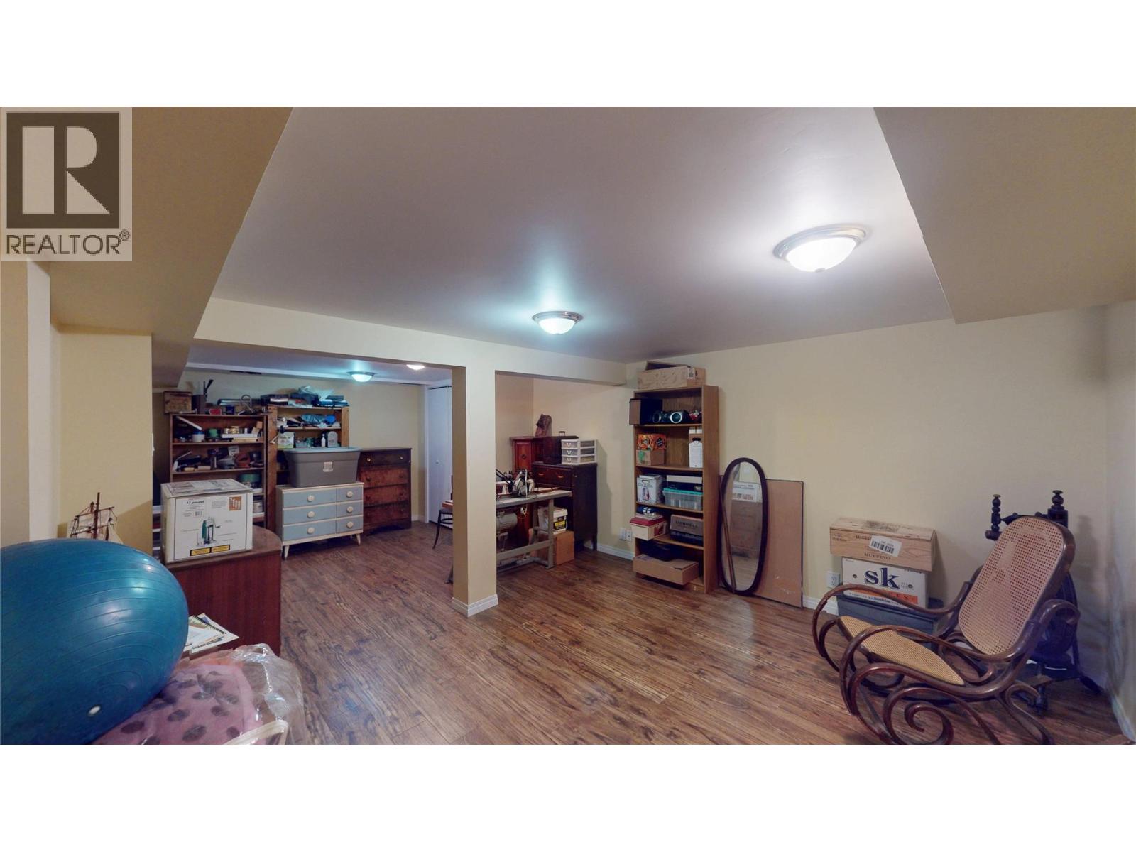 325 14 Avenue S - Image 38