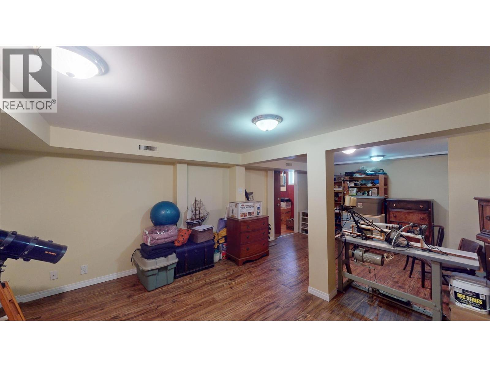 325 14 Avenue S - Image 39