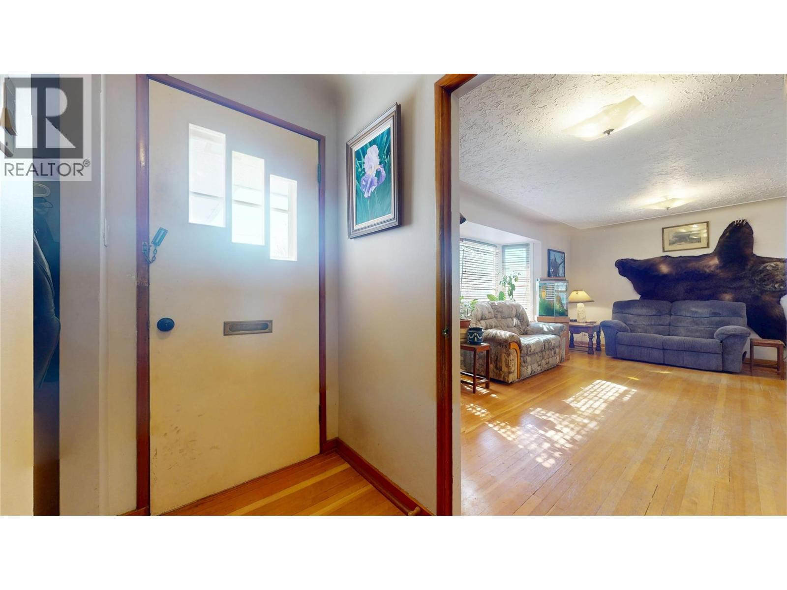 325 14 Avenue S - Image 4
