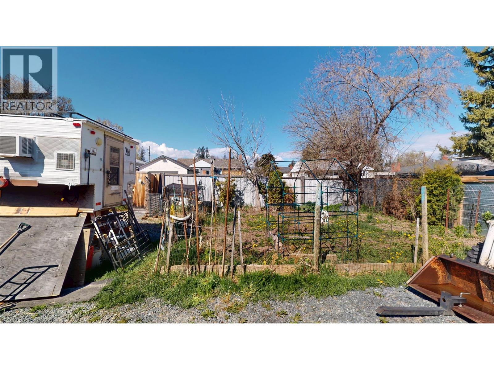 325 14 Avenue S - 48