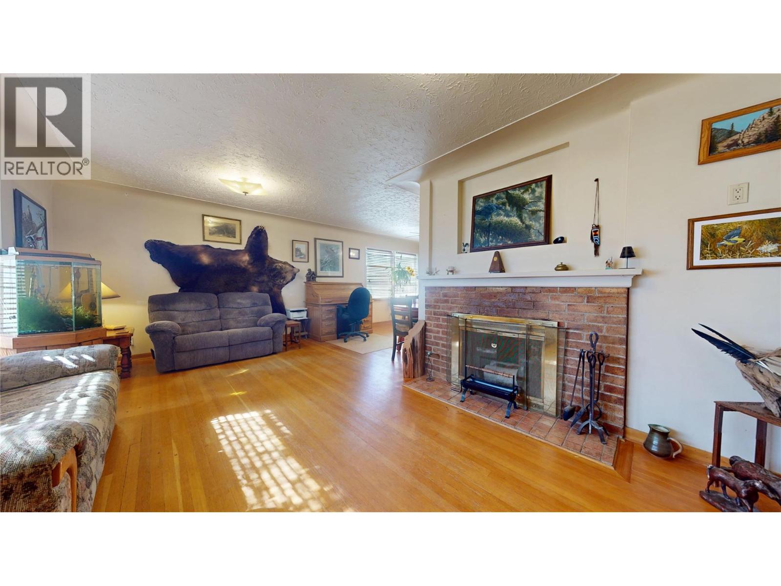 325 14 Avenue S - Image 5