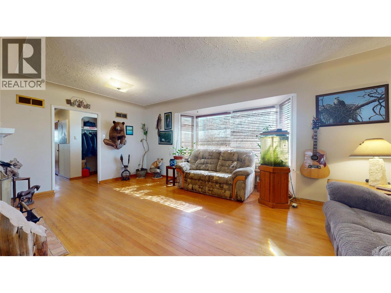 325 14 Avenue S - Image 6