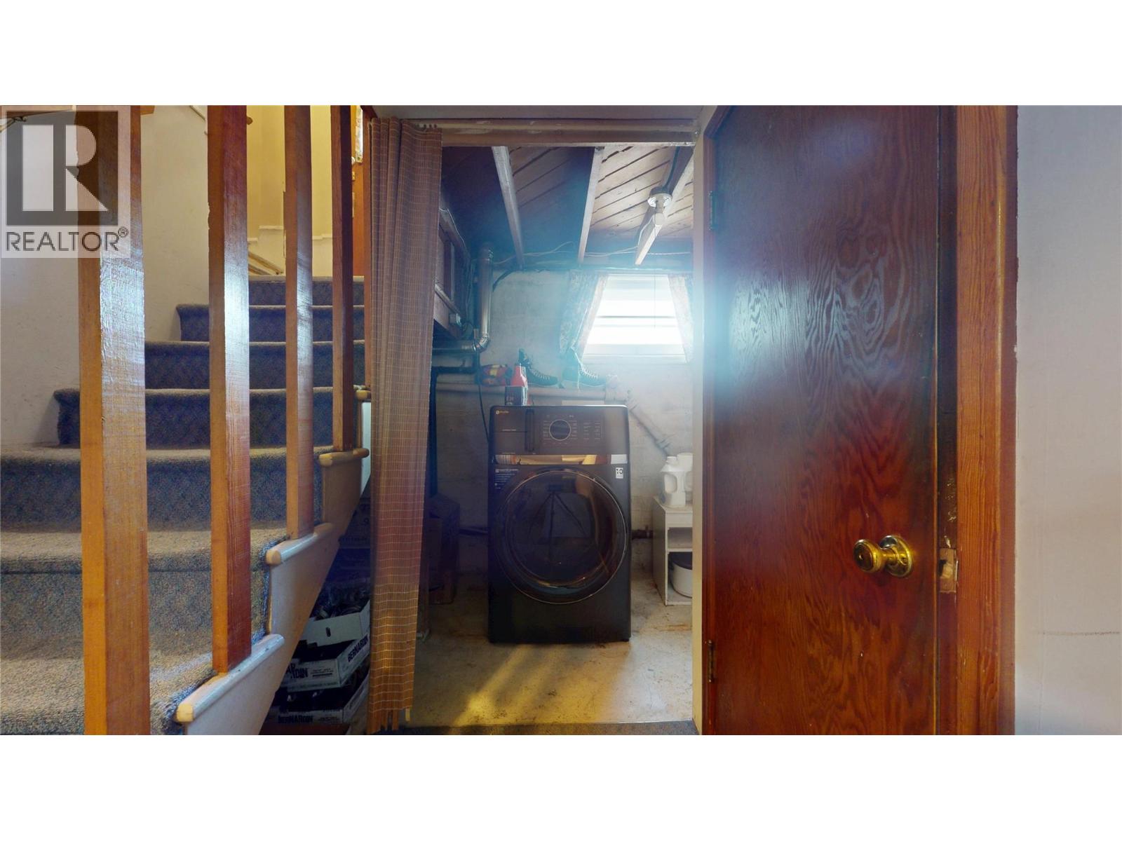 325 14 Avenue S - Image 33