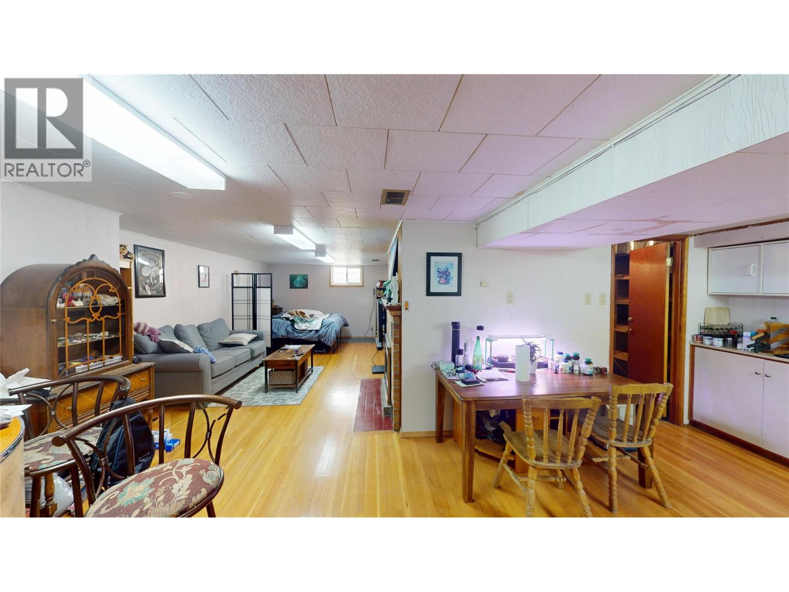 325 14 Avenue S - Image 23