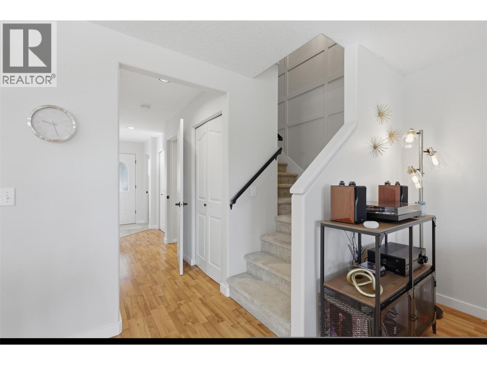 #8 411 ABERDEEN Drive - 18