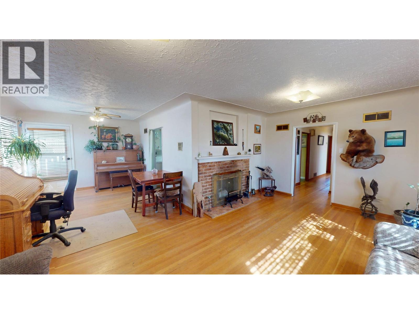 325 14 Avenue S - 7