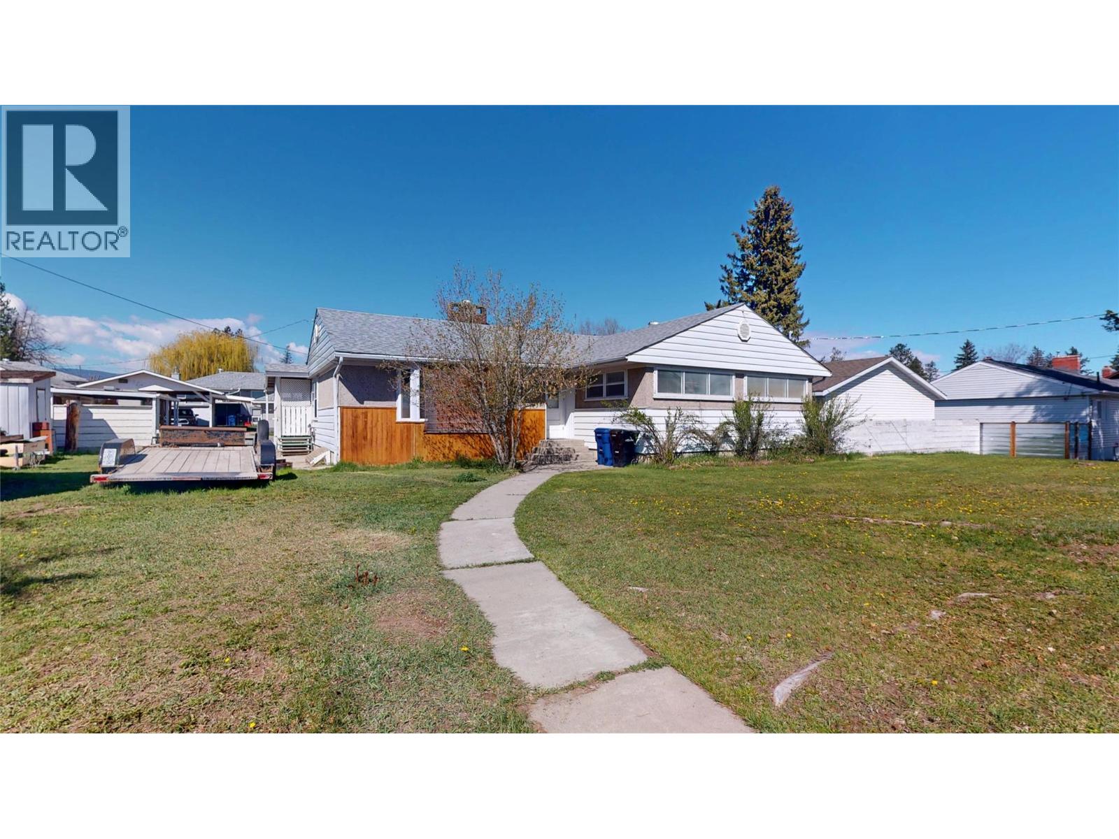 325 14 Avenue S - 2