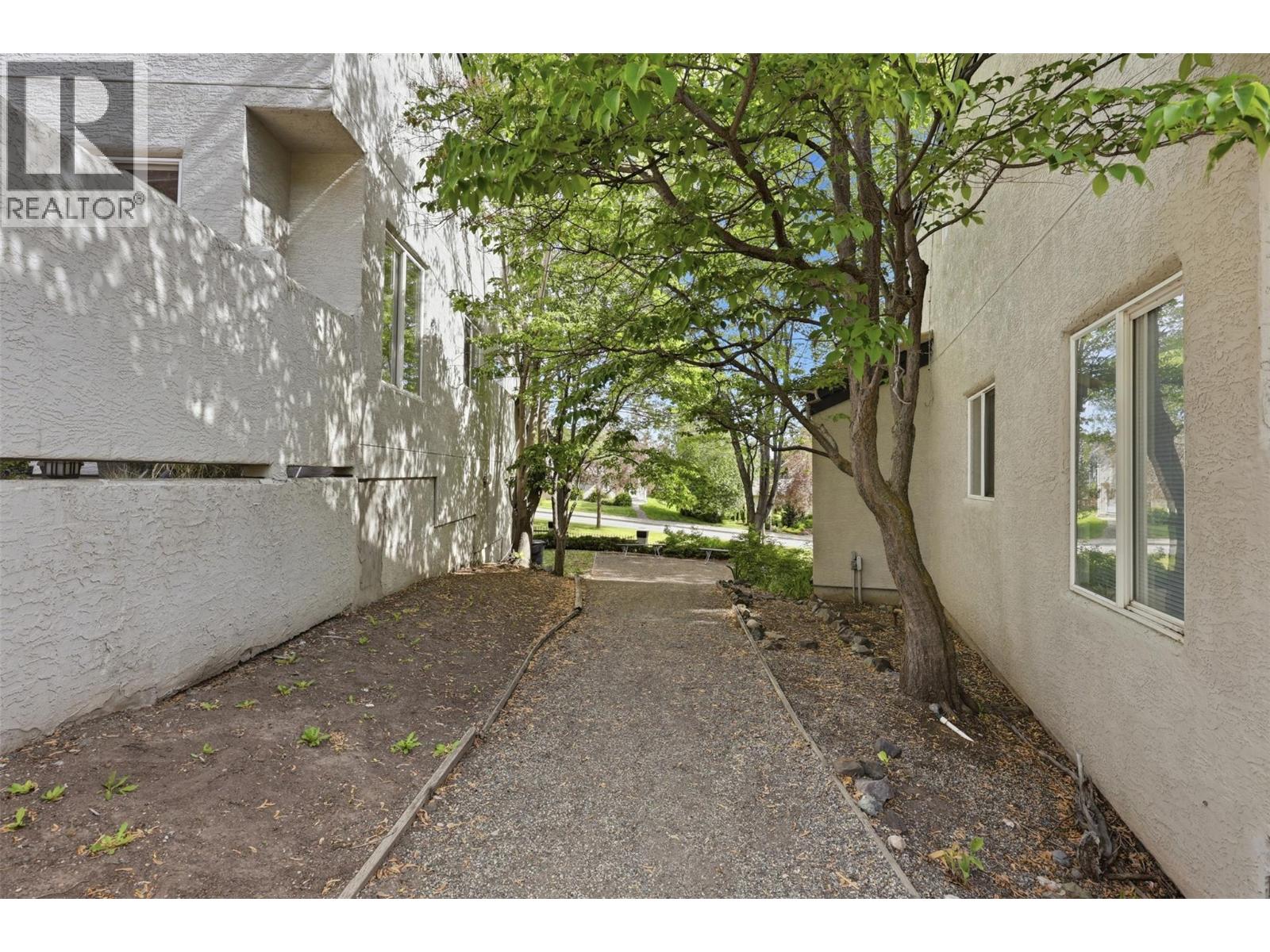 #8 411 ABERDEEN Drive - 34