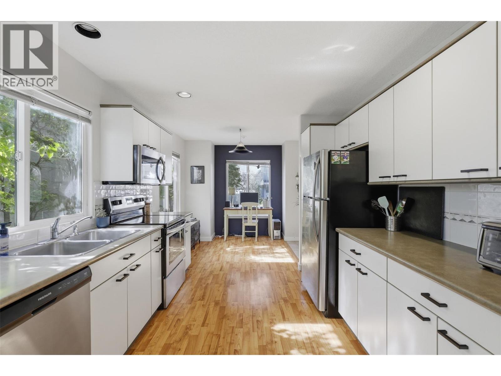 #8 411 ABERDEEN Drive - 10
