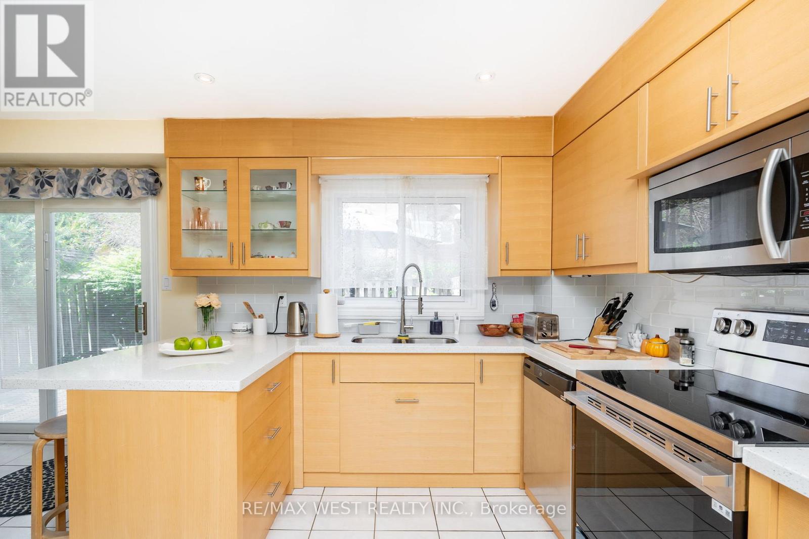1216 LEEWOOD DRIVE - 18