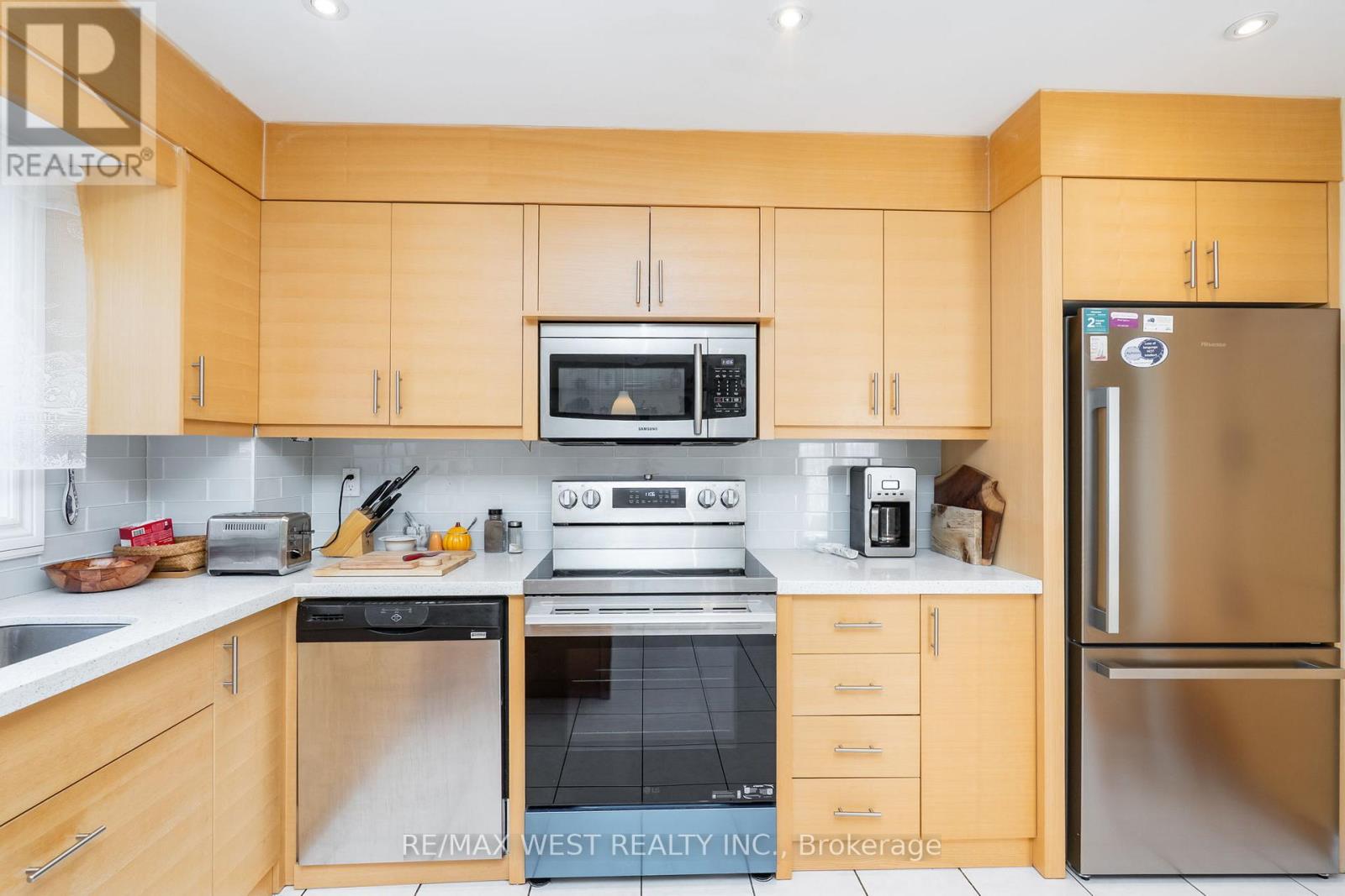 1216 LEEWOOD DRIVE - 17
