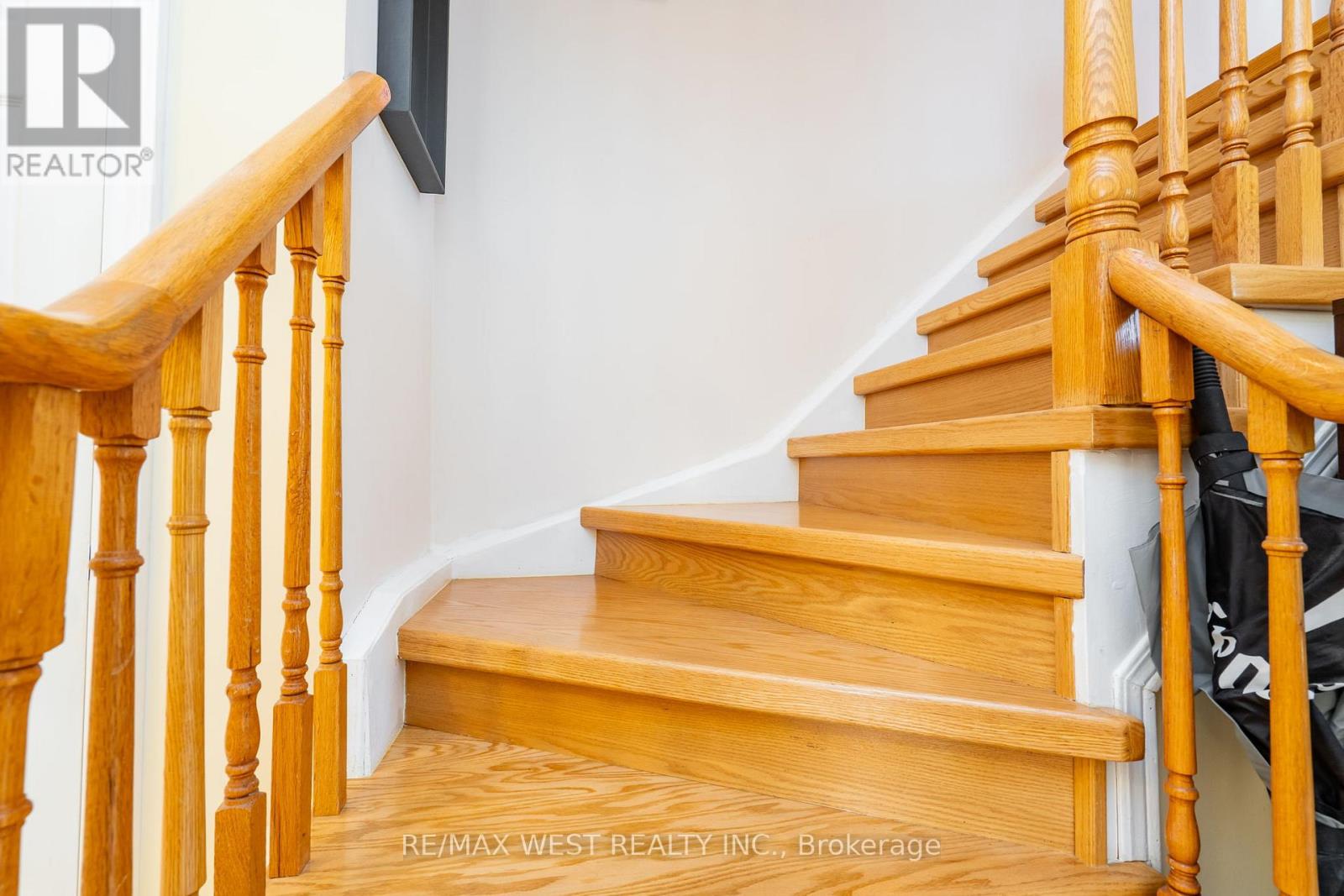 1216 LEEWOOD DRIVE - 23