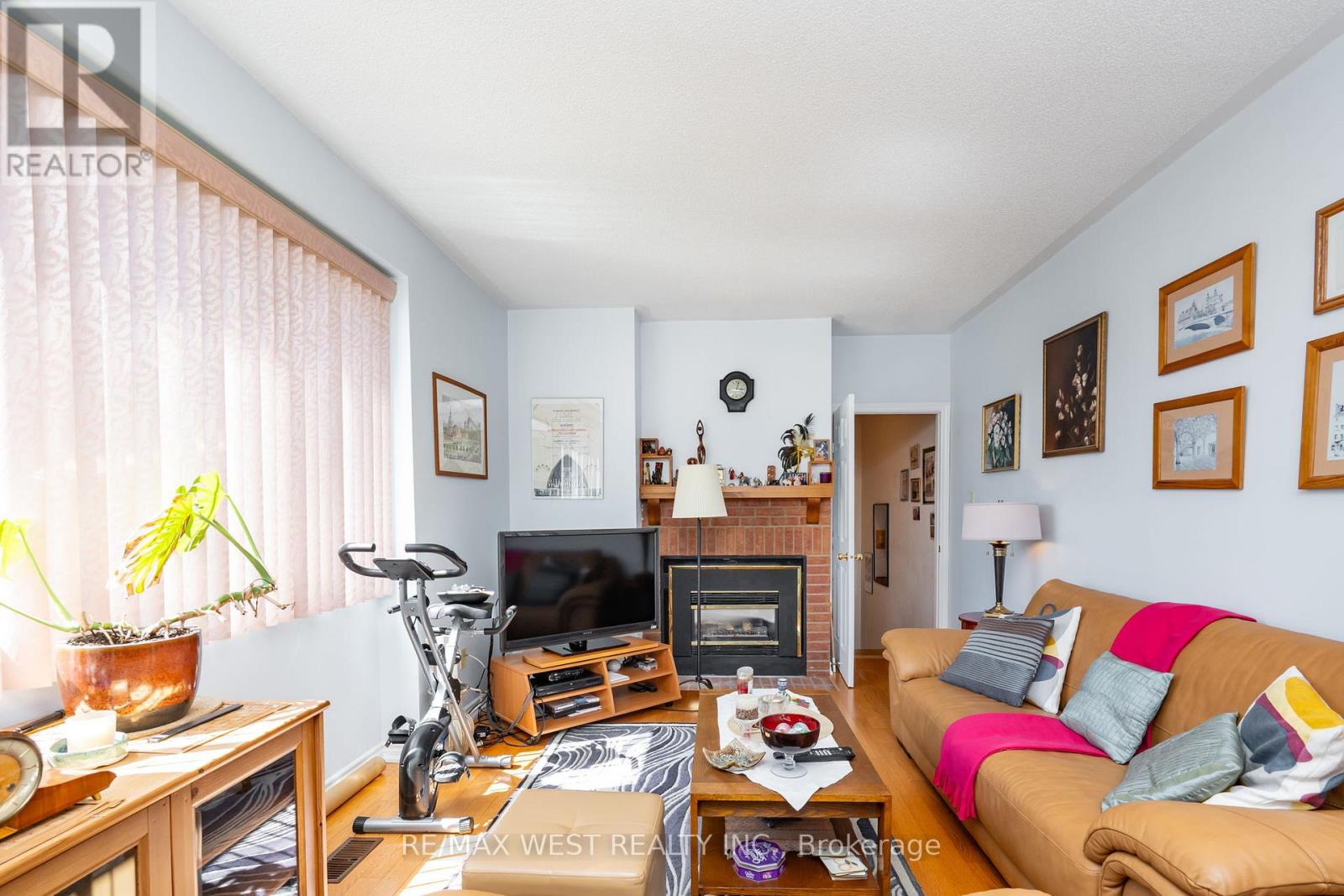 1216 LEEWOOD DRIVE - 25