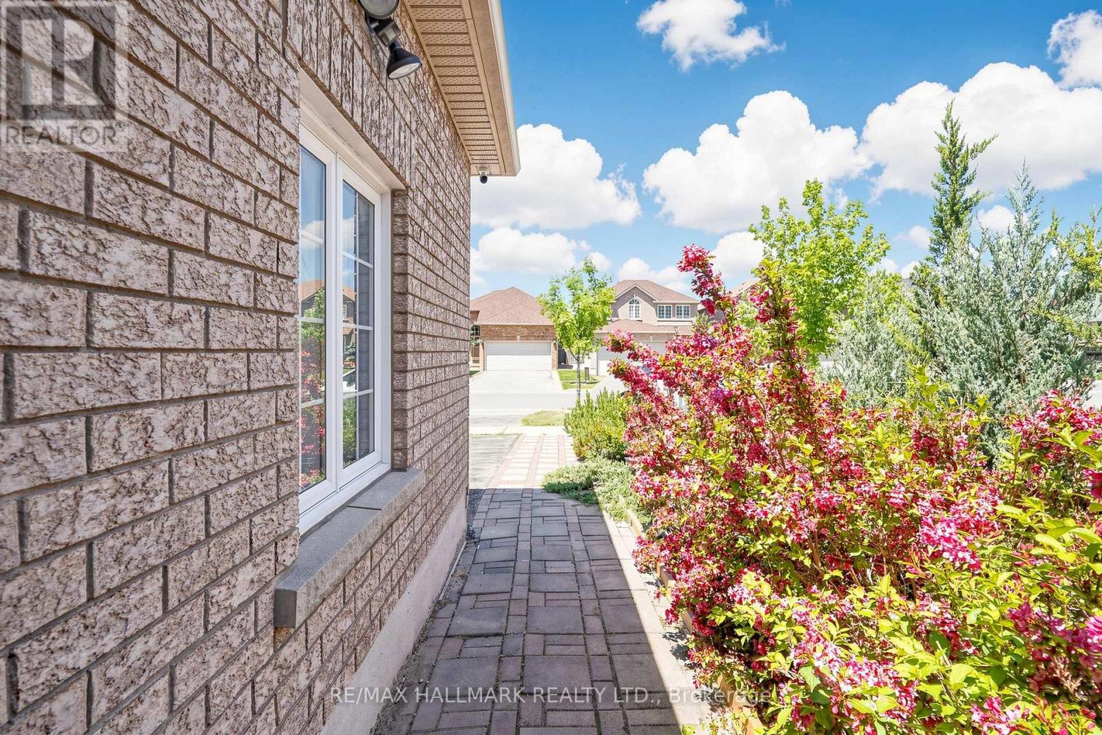 127 HUMBERLAND DRIVE - 2