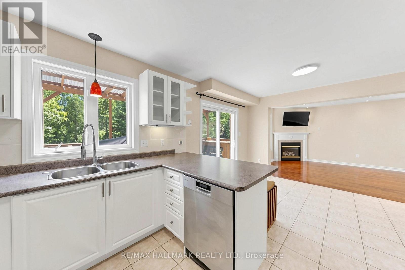127 HUMBERLAND DRIVE - 8