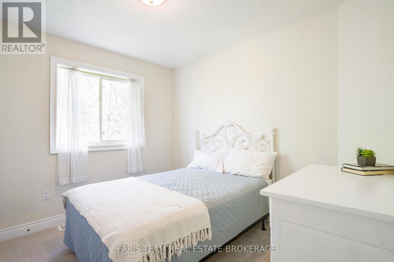 33 AUBURN COURT - 25