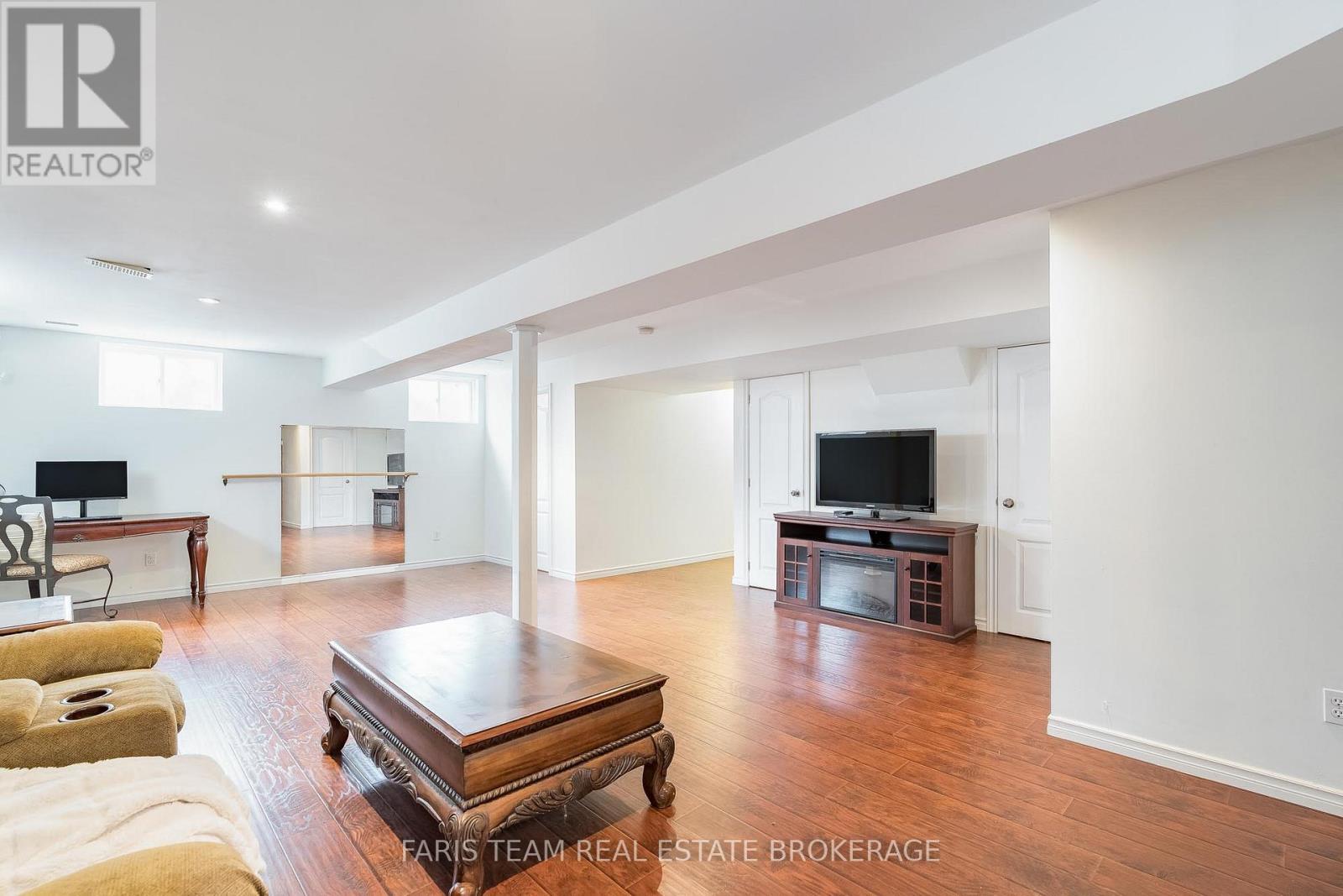 33 AUBURN COURT - 34