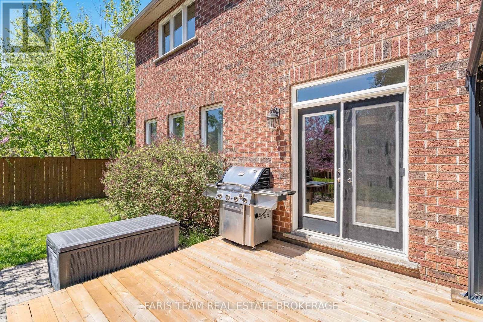 33 AUBURN COURT - 35