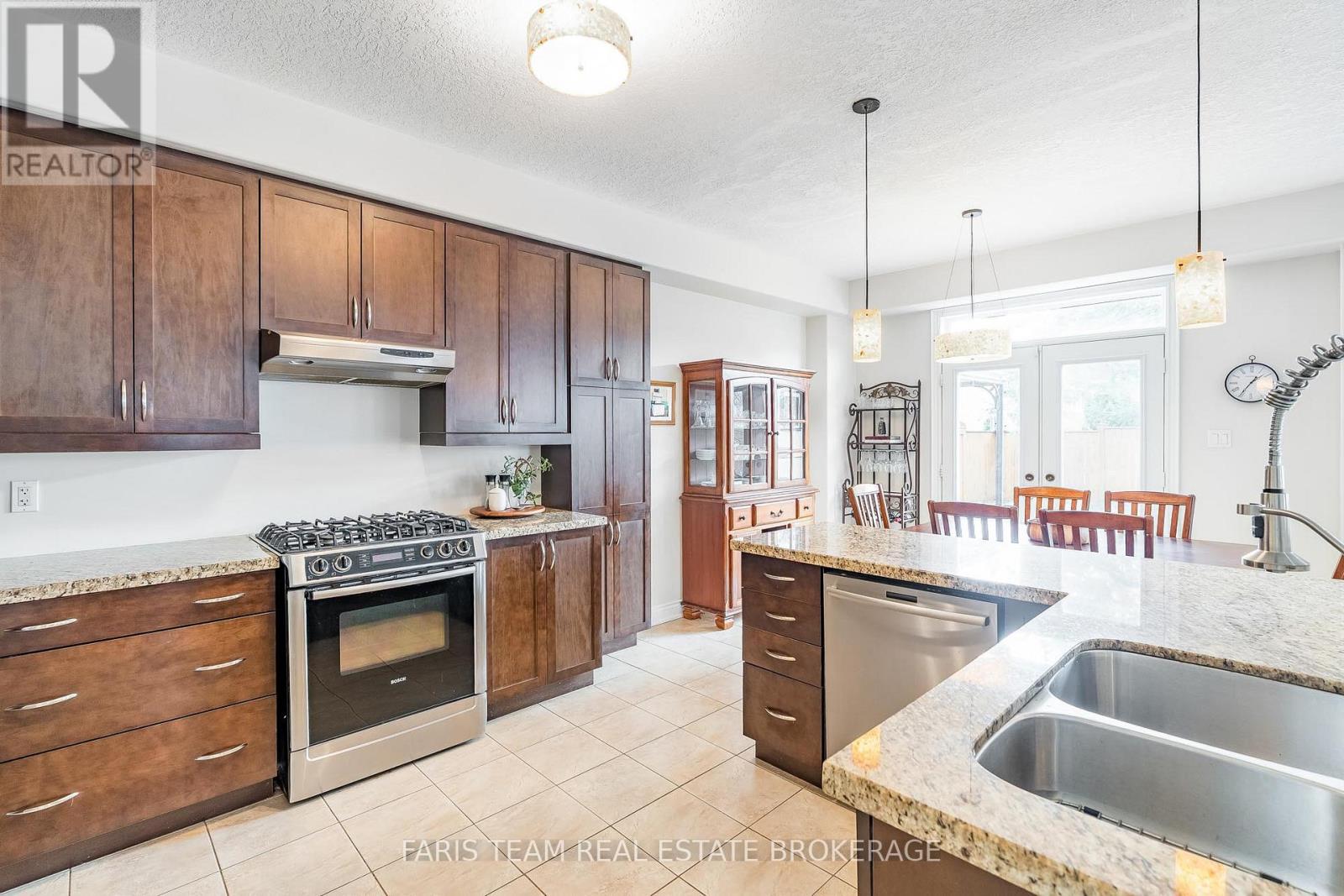 33 AUBURN COURT - 6